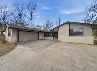520 Ridgewood Dr, Pryor, OK 74361