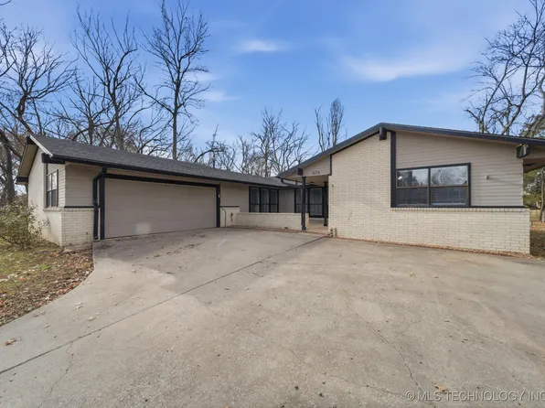 520 Ridgewood Dr, Pryor, OK 74361