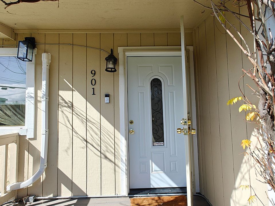 2nd image of 901 4th Ave #901
