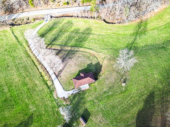 4th image of 71 Simmons Ln