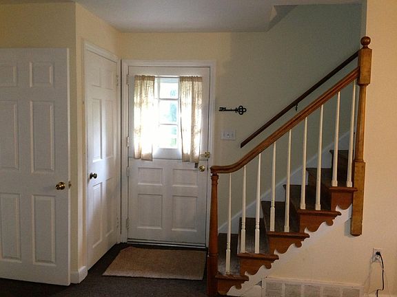 Steps going upstairs from LR & front door