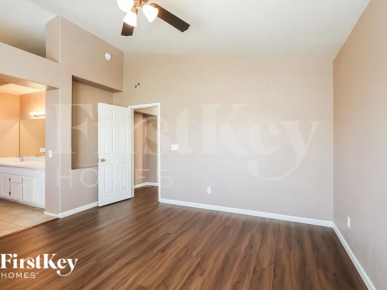 9135 Green Frost Dr — Photo 11