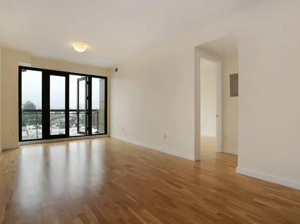 500 4th Avenue image 1 of 6