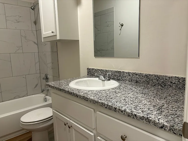 819 S Wilson Ave — Photo 10