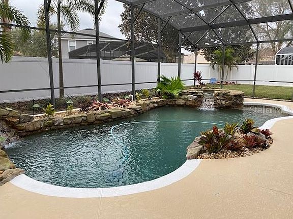 4th image of 949 Arbormoor Pl