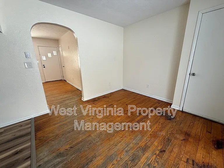 309 E Prince St — Photo 3