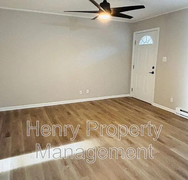 1122 Drew St — Photo 2