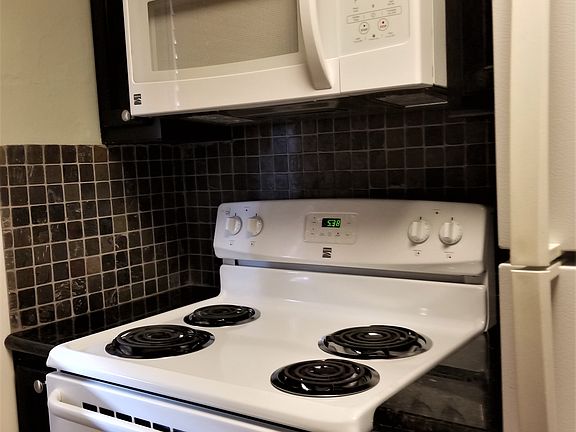 5th image of 2109 Pearl St APT 8B