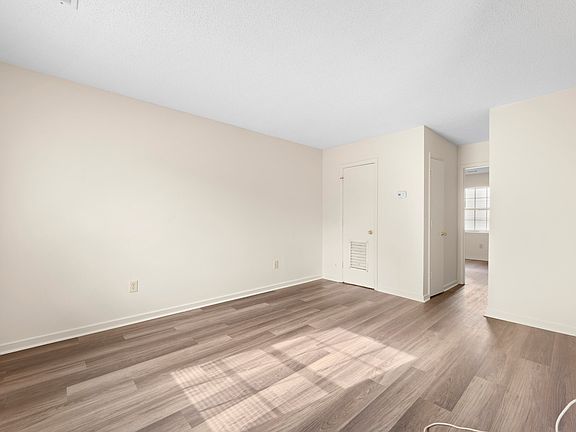 2nd image of 1202 Bexley St #C