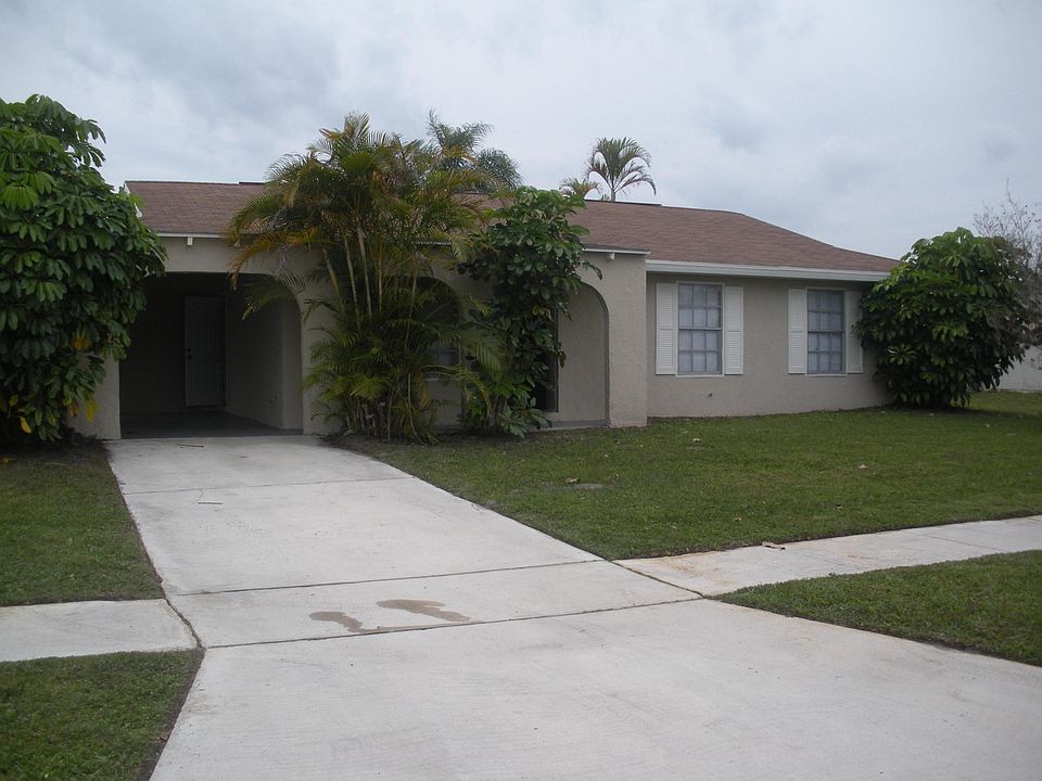 1st image of 562 NE Solida Circle