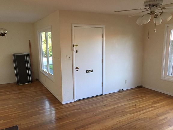 3rd image of 1124 Washington St #10