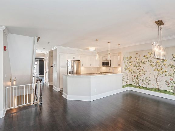 5th image of 314 Grand St #2
