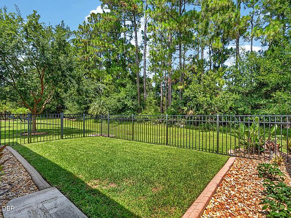 3rd image of 910 Creekwood Dr