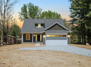 12412 Snow Rd, Burton, OH 44021