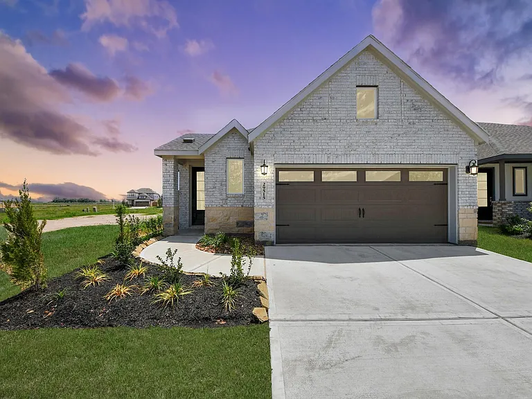 29515 Pondview Dr — Photo 2
