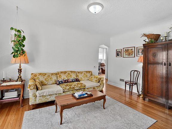 4th image of 2824 35th St