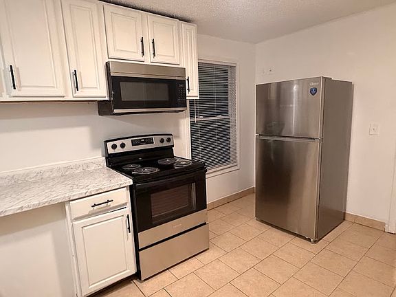 4th image of 4404 Lillian Hwy