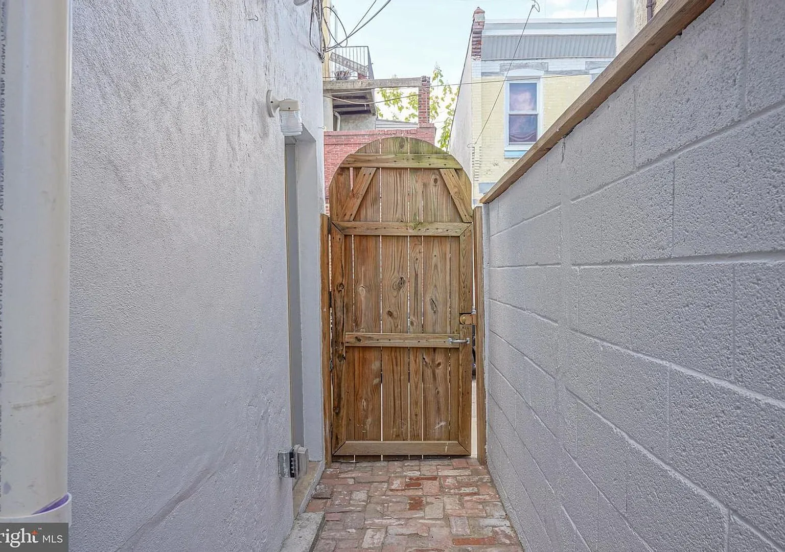 1525 Tasker St — Photo 4