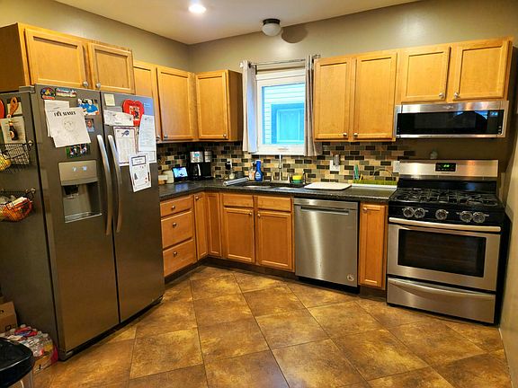 4th image of 252 Cumberland Ave #1