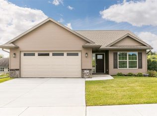 12 Pinnacle Ln, Tiffin, IA 52340