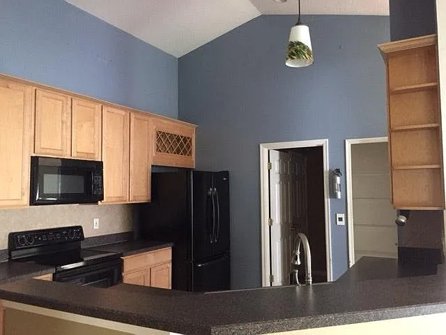 4 bed, 1849 sqft, $2,299 — Photo 4