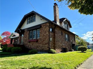 9003 Brookside Dr, Niagara Falls, NY 14304