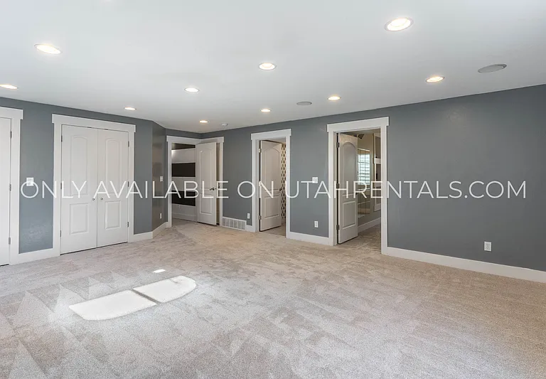 1595 S 50 W — Photo 26
