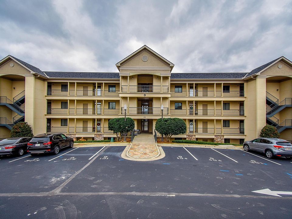 Image 1: Front of complex