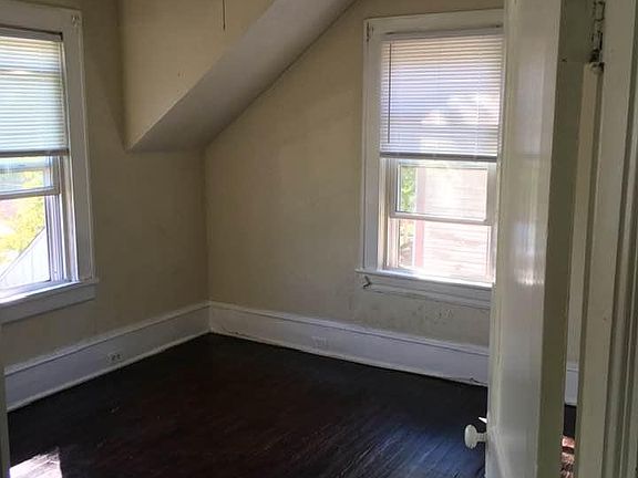 4th image of 938 Morehead Ave SE