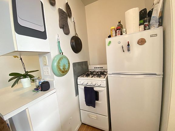 2nd image of 5959-63 N Kenmore Ave #606