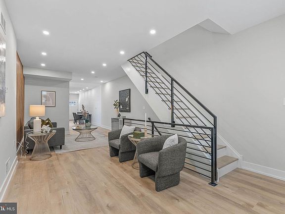 3rd image of 2551 Salmon St
