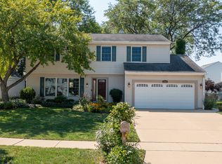 2123 Rose Ct, Schaumburg, IL 60194