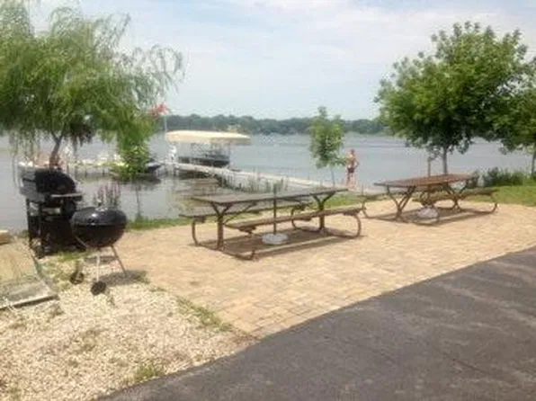 910 Diamond Lake Rd APT 17, Mundelein, IL 60060