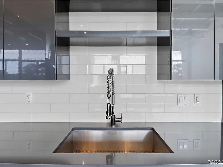 302 SE Broadway St #460 — Photo 13