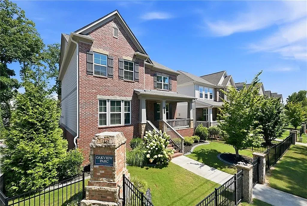 4 bed, 4322 sqft, $4,300 — Photo 2
