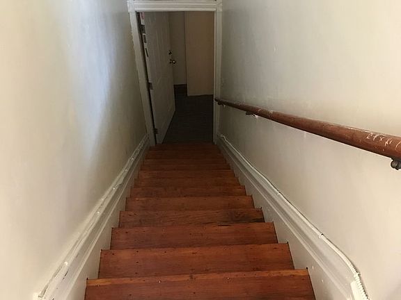 2nd image of 139 N 10th St APT 3