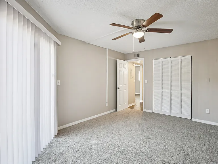 Meridian Luxury Condominiums — Photo 40