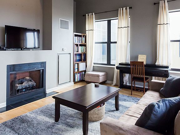 5th image of 1122 W Catalpa Ave APT 1015