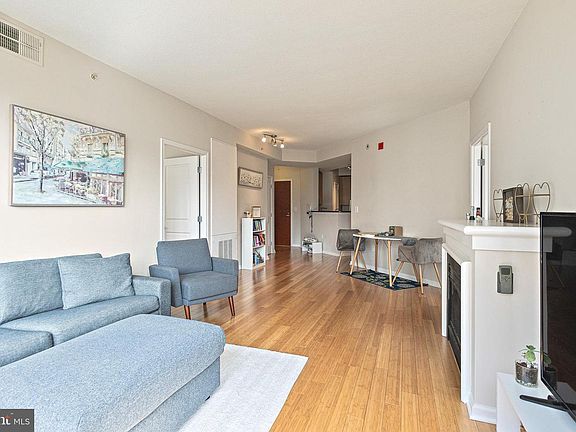 4th image of 715 6th St NW Unit 802