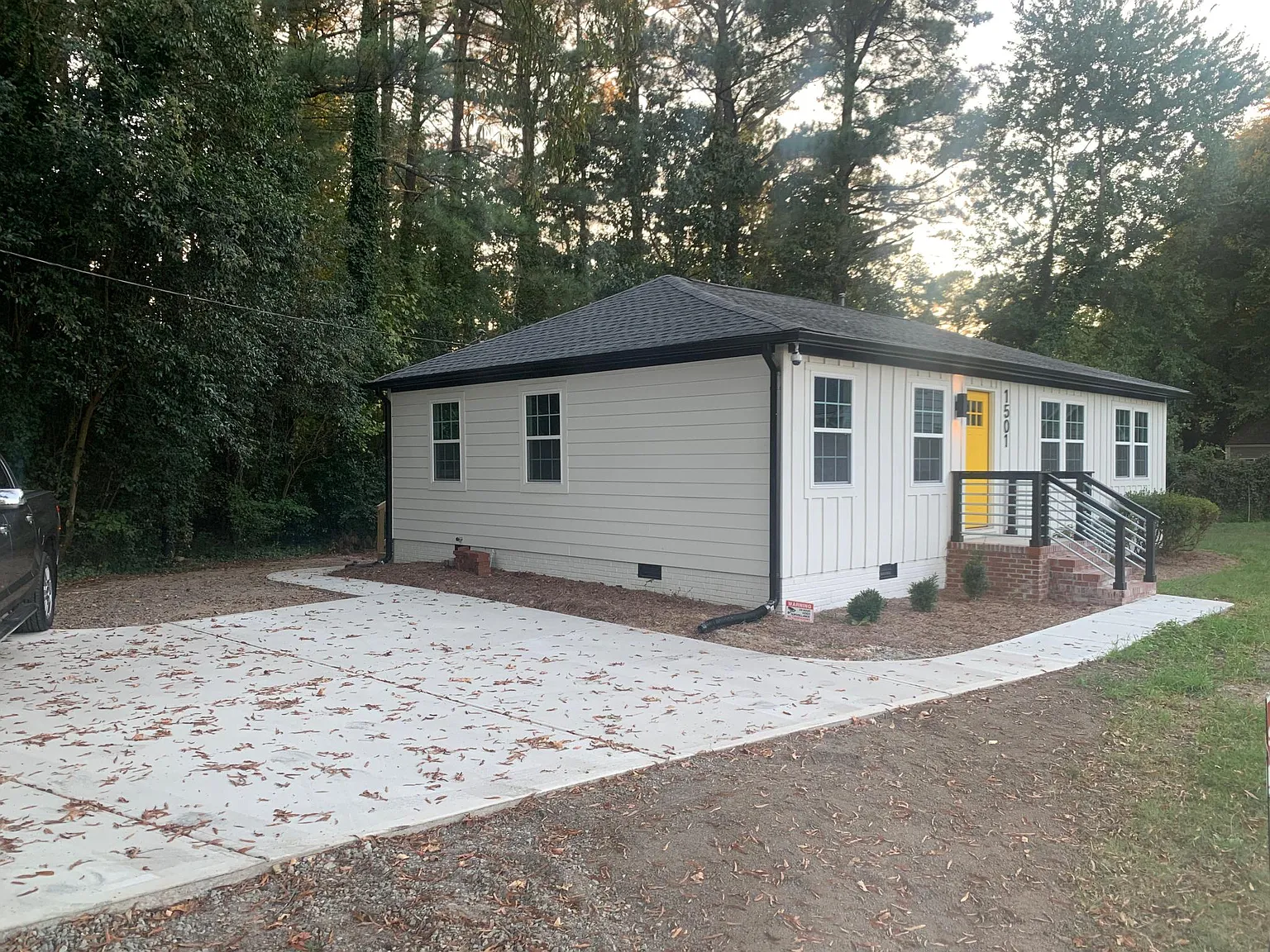 1501 Avondale Dr — Photo 2