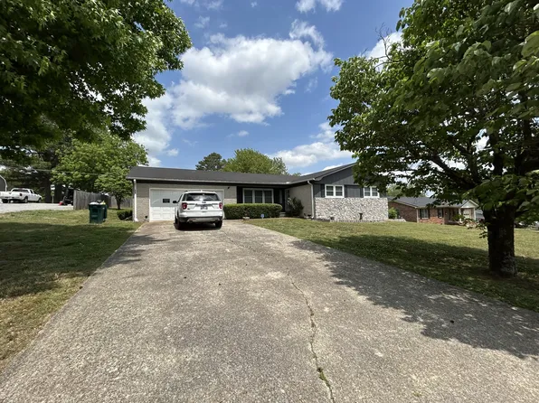 900 Brenda Dr, Pulaski, TN 38478