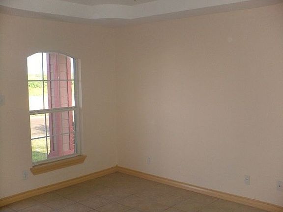 4th image of 4740 Loma Vista Dr