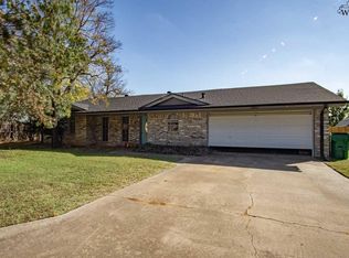 207 S Greenway St, Henrietta, TX 76365