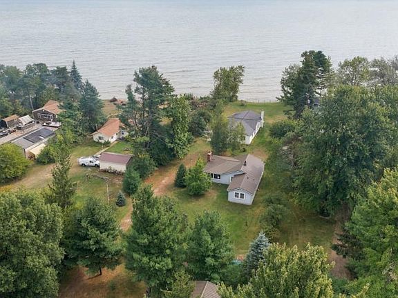 3rd image of 3770 Lakeshore Rd