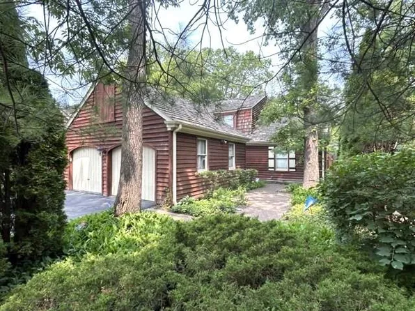 6 Court Of Conn River Valley, Lincolnshire, IL 60069
