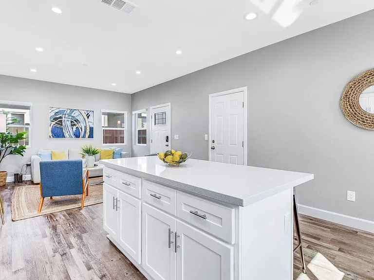 14415 Pontlavoy Ave — Photo 19