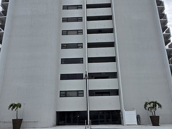 4th image of 4141 Bayshore Blvd APT 1204