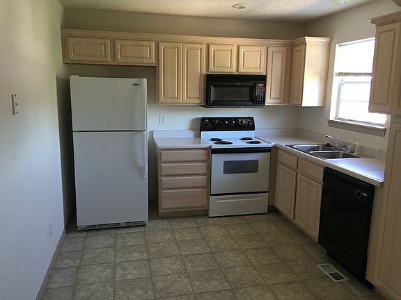 Large Kitchen with Appliances