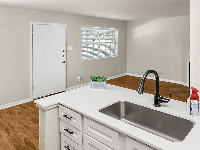 Laurel Heights Apartments — Photo 54