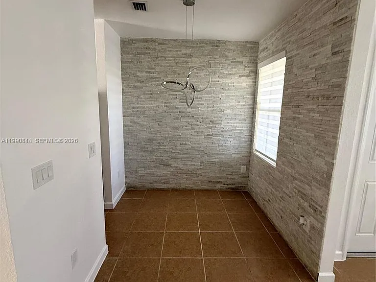 134 SE 28th Ter #6 — Photo 4